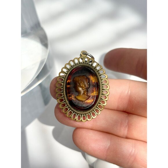Vintage Tortoise Colored Baroness Victorian Cameo Pendant - Picture 4 of 7